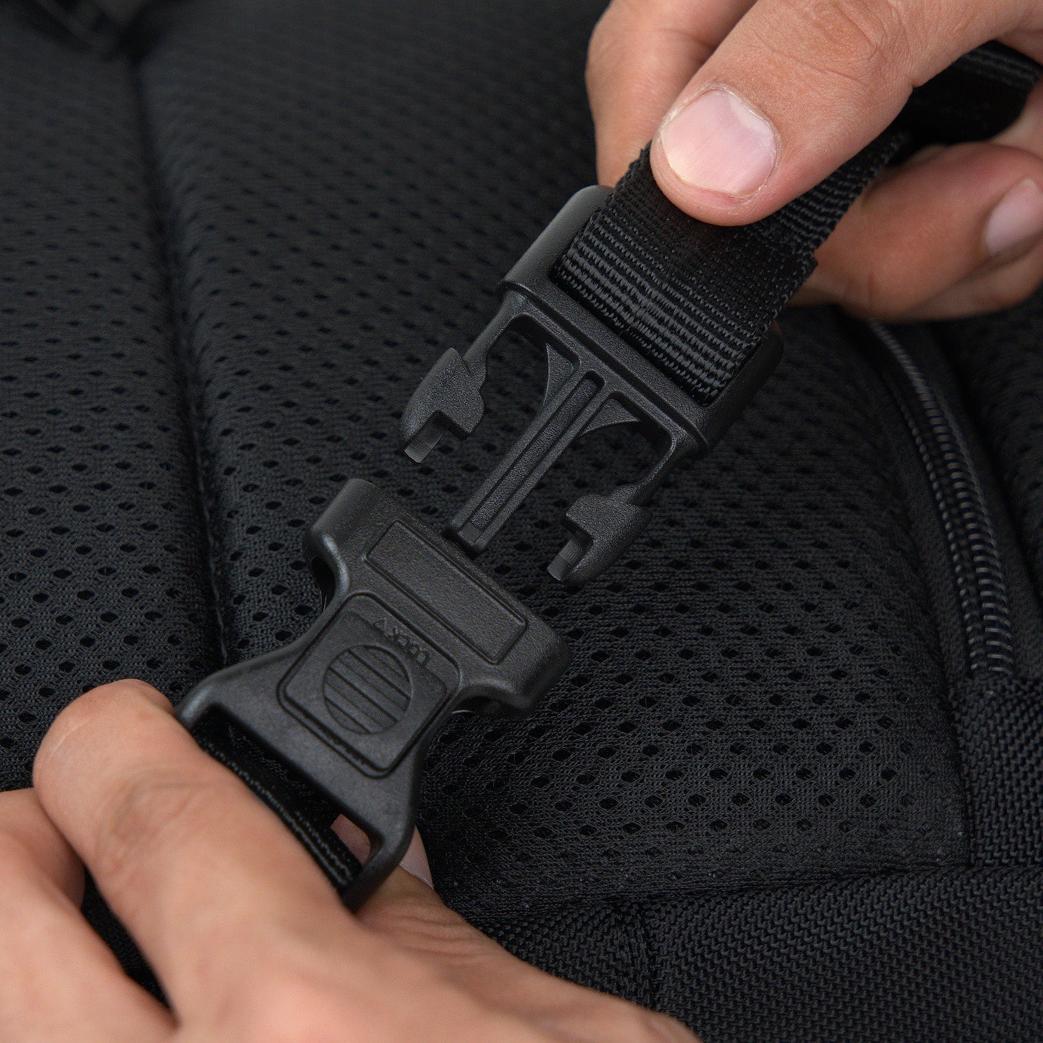 URBAN DEFENDER CROSSBODY BAG
