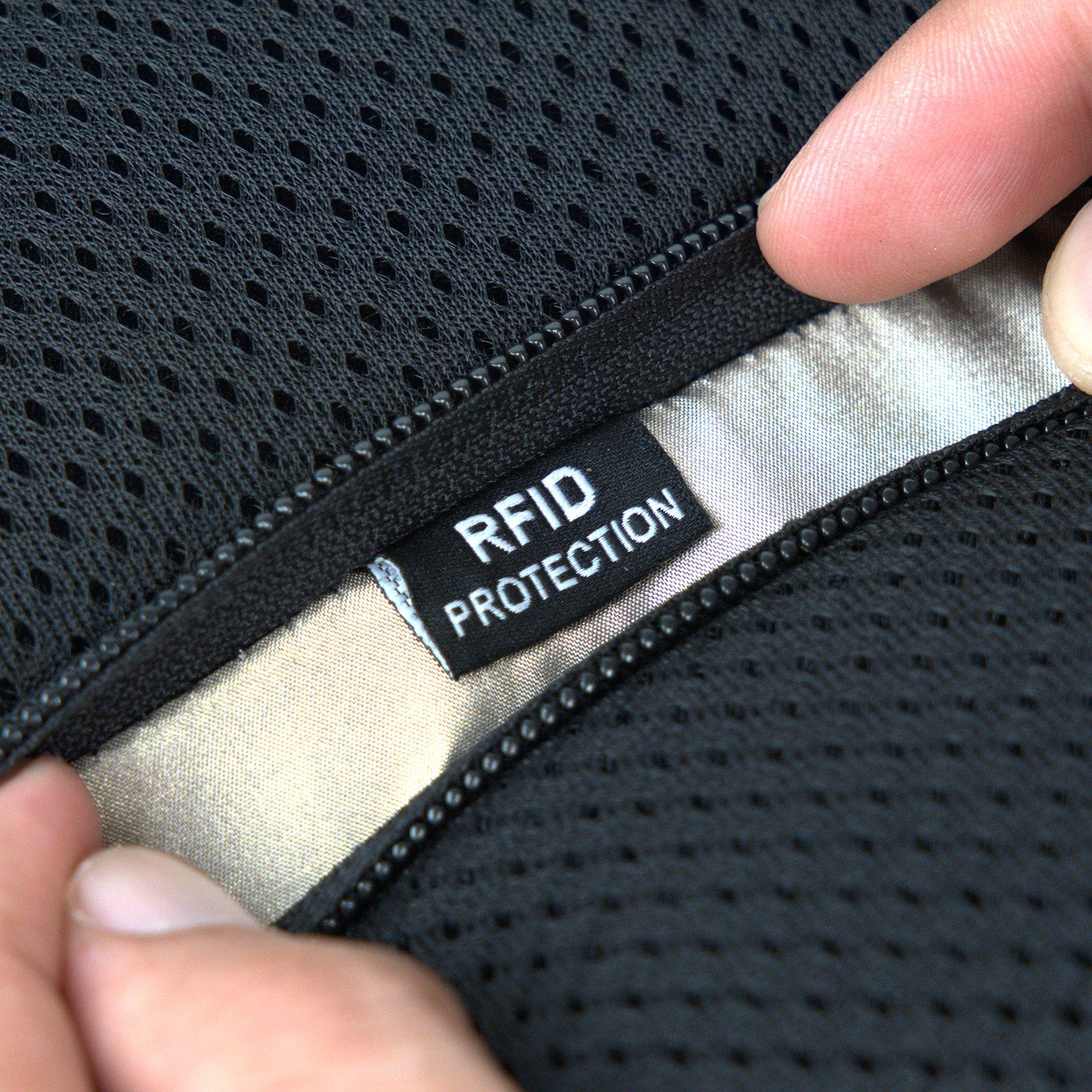 URBAN DEFENDER CROSSBODY BAG