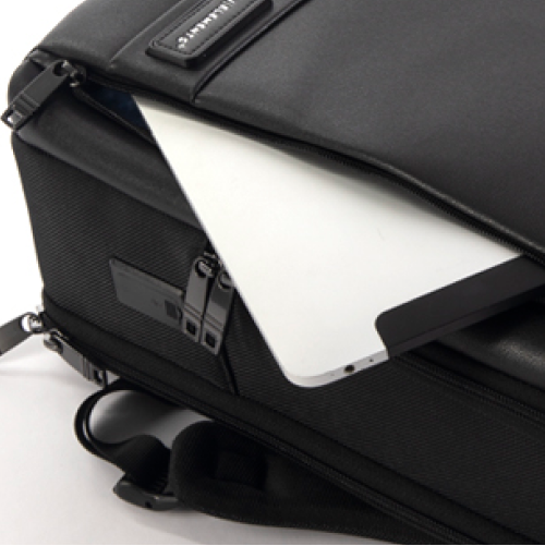  Front Zippered Pocket